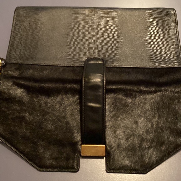 BCBG MAXAZRIA LARGE COWHIDE CLUTCH WITH REAL FUR & lock - Picture 3 of 12